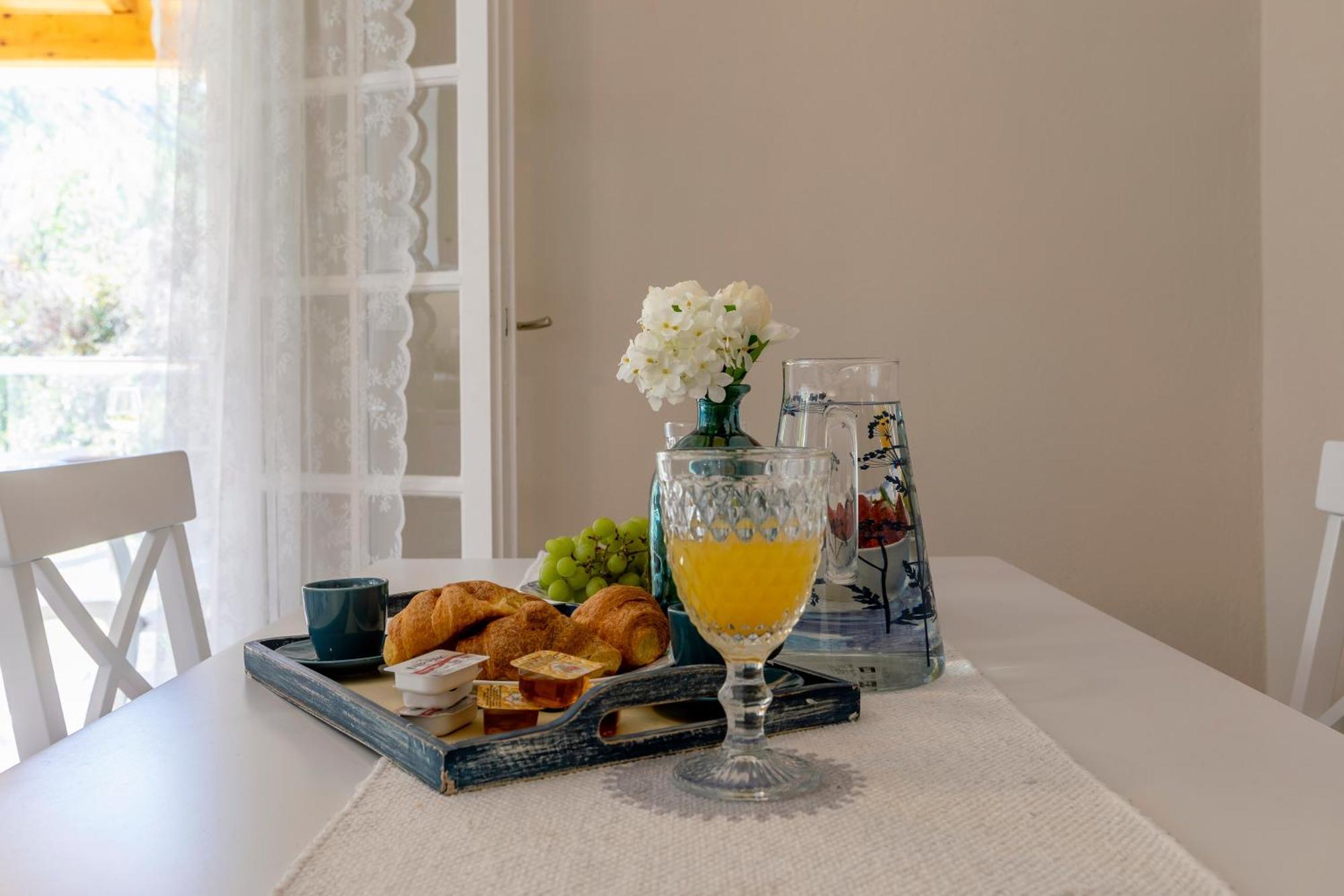 Alisachni Apartments Apraos Pokoj fotografie